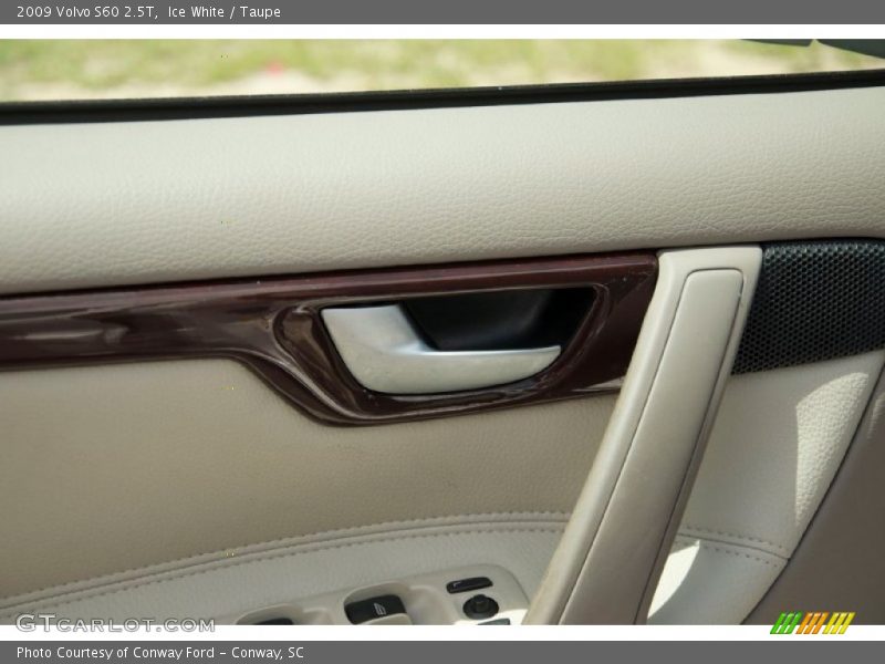 Ice White / Taupe 2009 Volvo S60 2.5T