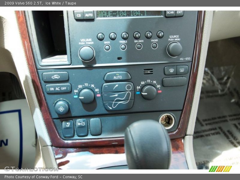 Ice White / Taupe 2009 Volvo S60 2.5T