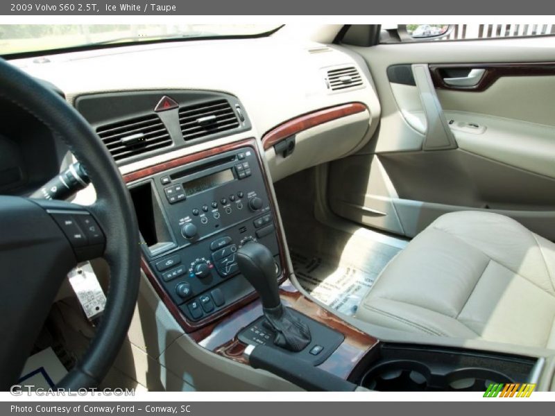 Ice White / Taupe 2009 Volvo S60 2.5T
