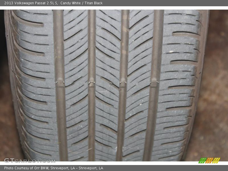 Candy White / Titan Black 2013 Volkswagen Passat 2.5L S