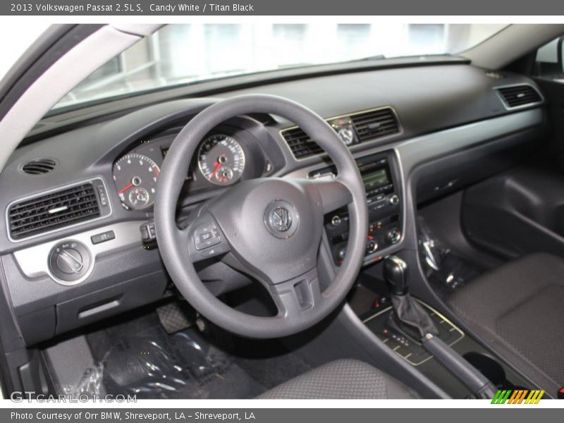 Candy White / Titan Black 2013 Volkswagen Passat 2.5L S