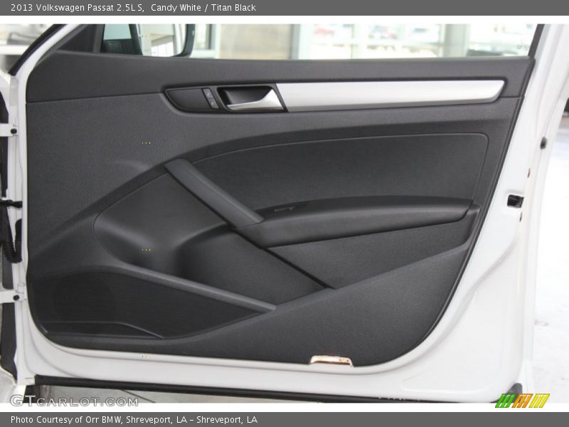 Candy White / Titan Black 2013 Volkswagen Passat 2.5L S
