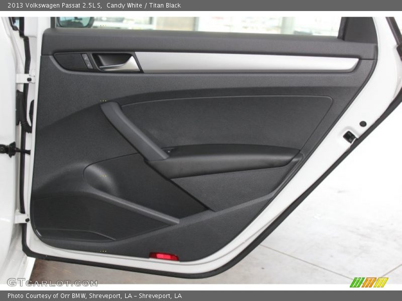 Candy White / Titan Black 2013 Volkswagen Passat 2.5L S