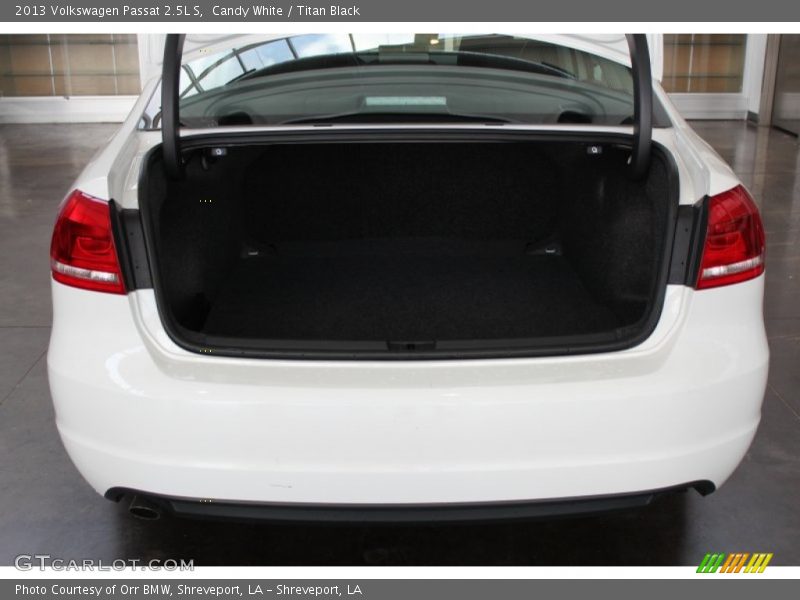 Candy White / Titan Black 2013 Volkswagen Passat 2.5L S