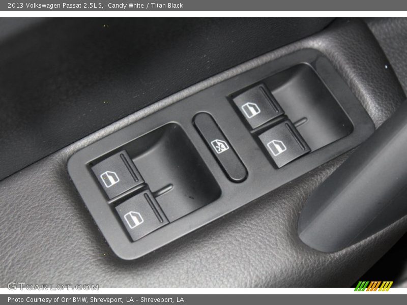 Candy White / Titan Black 2013 Volkswagen Passat 2.5L S