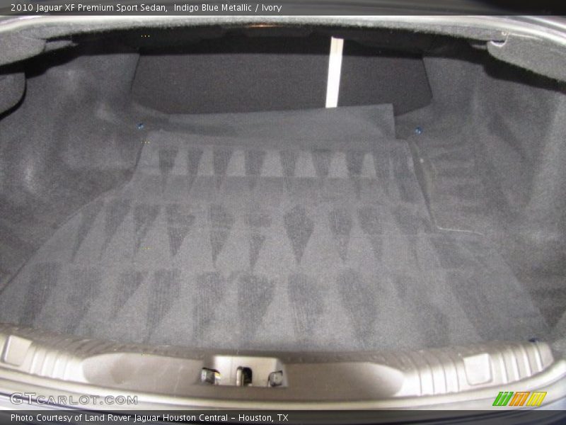  2010 XF Premium Sport Sedan Trunk