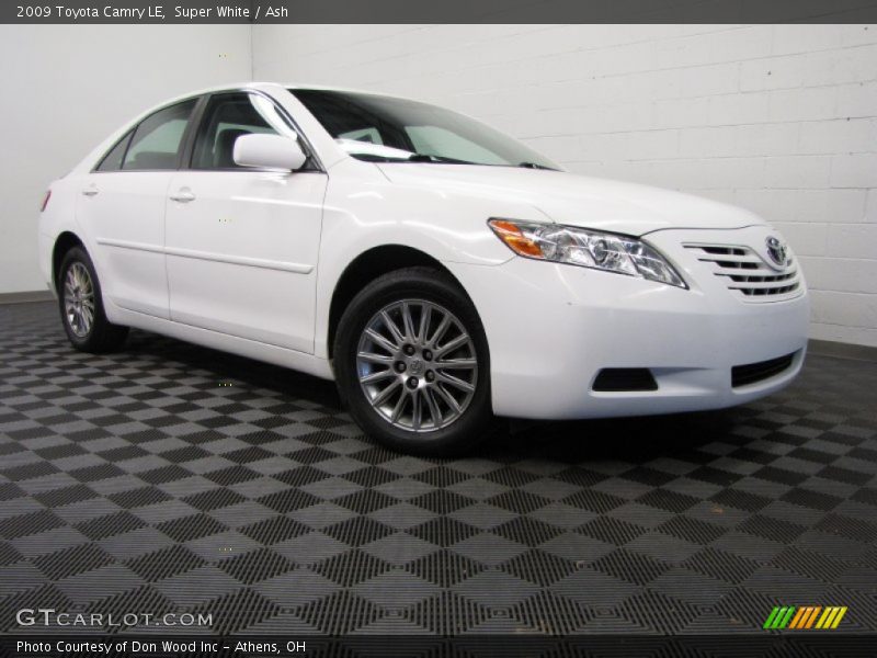 Super White / Ash 2009 Toyota Camry LE