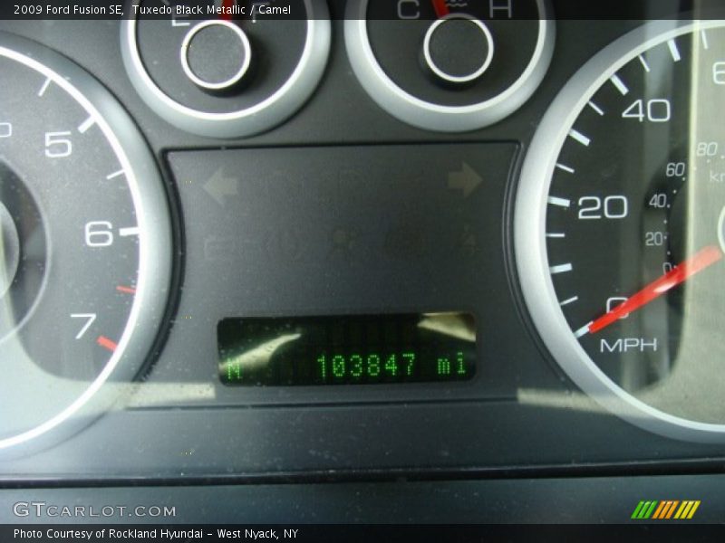 Tuxedo Black Metallic / Camel 2009 Ford Fusion SE