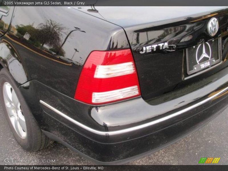 Black / Grey 2005 Volkswagen Jetta GLS Sedan
