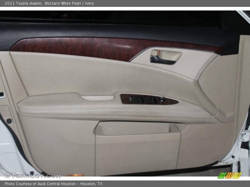 Blizzard White Pearl / Ivory 2011 Toyota Avalon