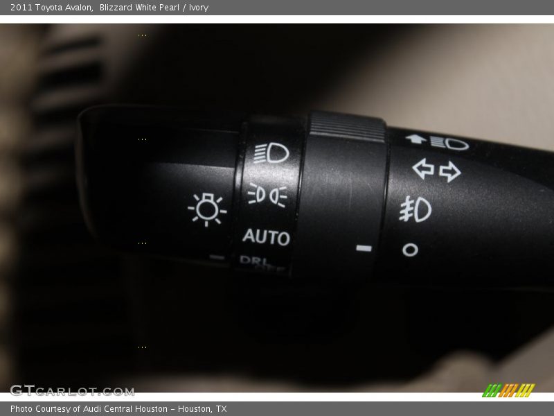 Blizzard White Pearl / Ivory 2011 Toyota Avalon