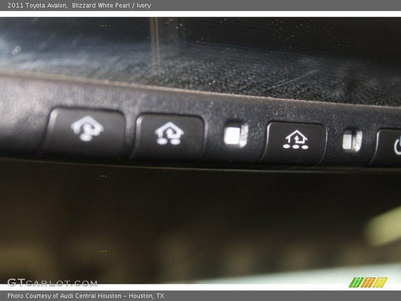 Blizzard White Pearl / Ivory 2011 Toyota Avalon