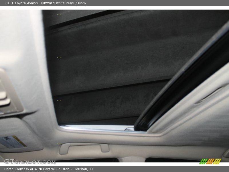 Blizzard White Pearl / Ivory 2011 Toyota Avalon
