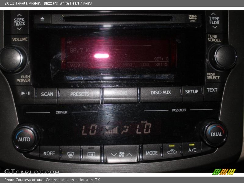 Blizzard White Pearl / Ivory 2011 Toyota Avalon