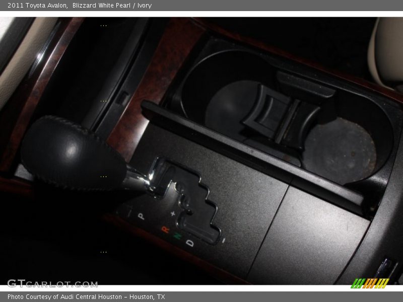 Blizzard White Pearl / Ivory 2011 Toyota Avalon
