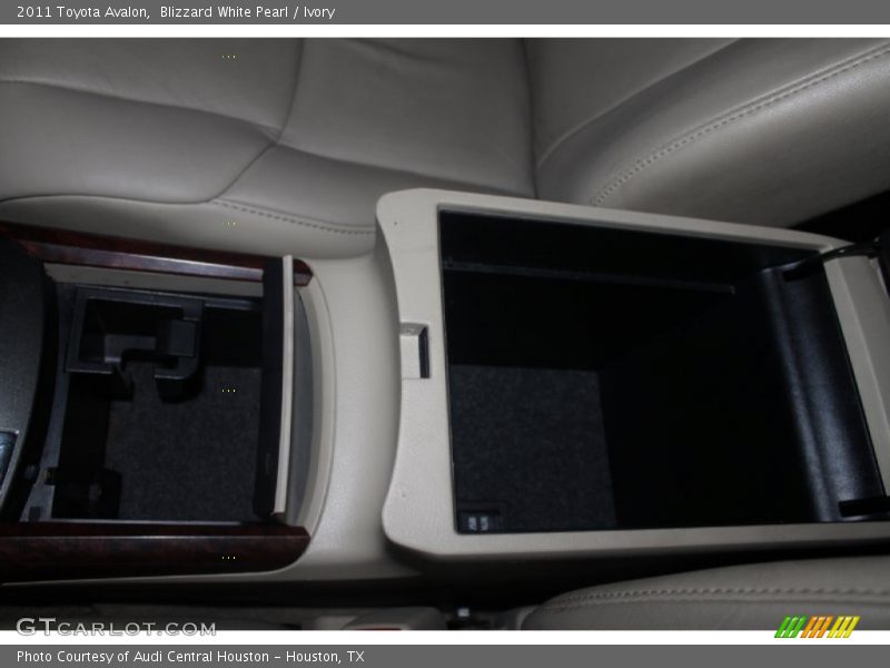 Blizzard White Pearl / Ivory 2011 Toyota Avalon