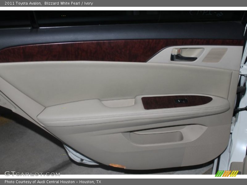 Blizzard White Pearl / Ivory 2011 Toyota Avalon
