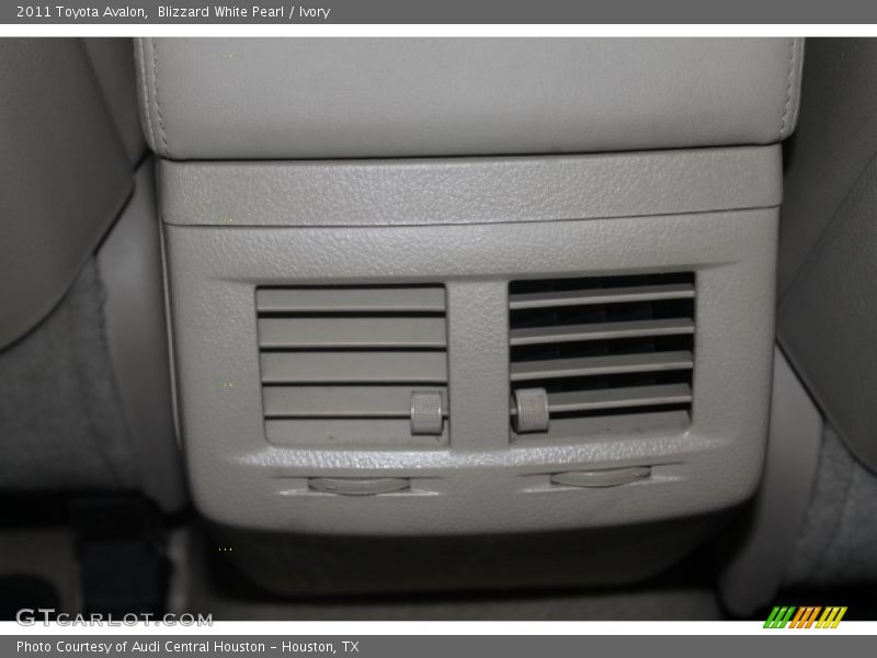 Blizzard White Pearl / Ivory 2011 Toyota Avalon