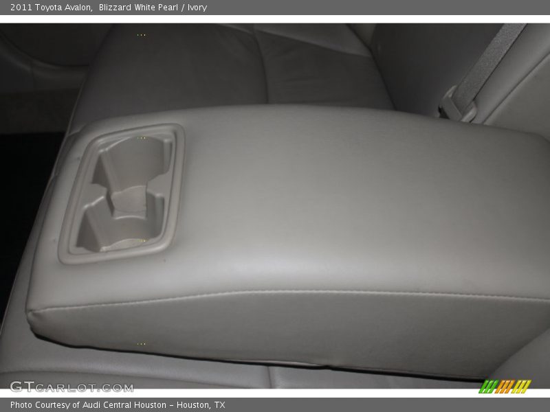 Blizzard White Pearl / Ivory 2011 Toyota Avalon