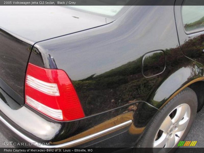 Black / Grey 2005 Volkswagen Jetta GLS Sedan