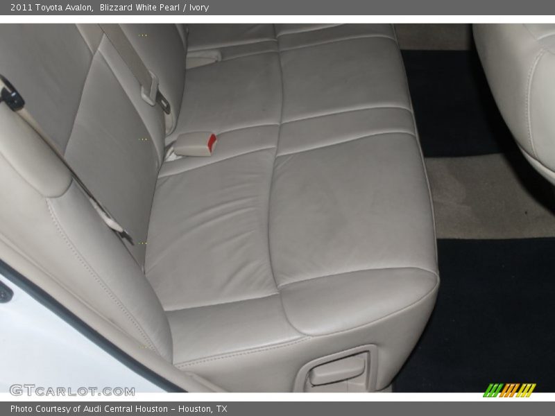 Blizzard White Pearl / Ivory 2011 Toyota Avalon