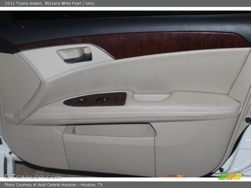 Blizzard White Pearl / Ivory 2011 Toyota Avalon