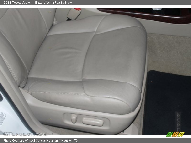 Blizzard White Pearl / Ivory 2011 Toyota Avalon
