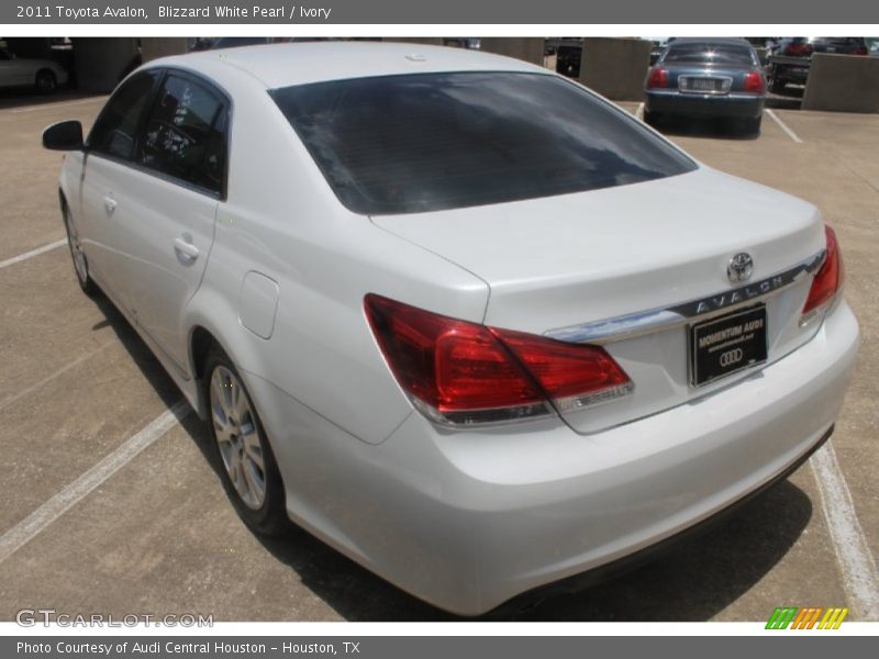Blizzard White Pearl / Ivory 2011 Toyota Avalon