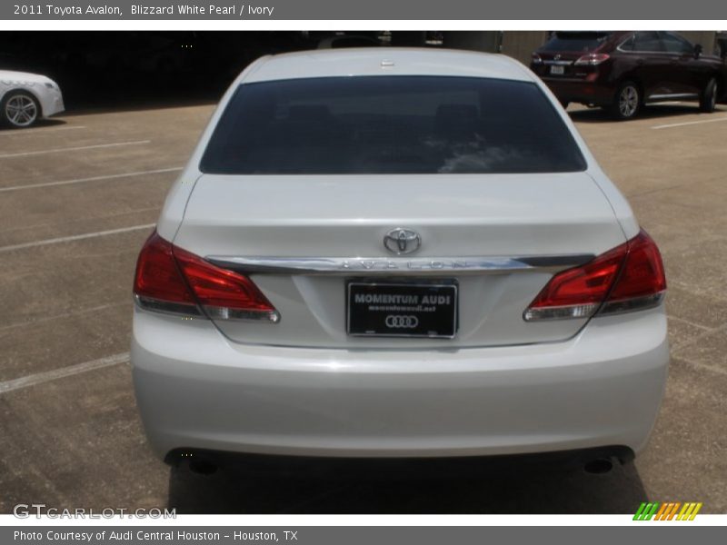Blizzard White Pearl / Ivory 2011 Toyota Avalon