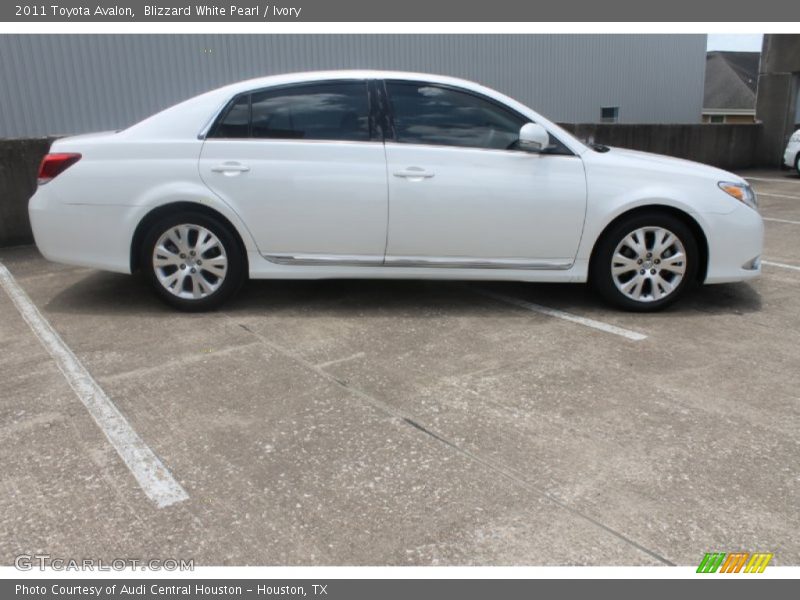 Blizzard White Pearl / Ivory 2011 Toyota Avalon