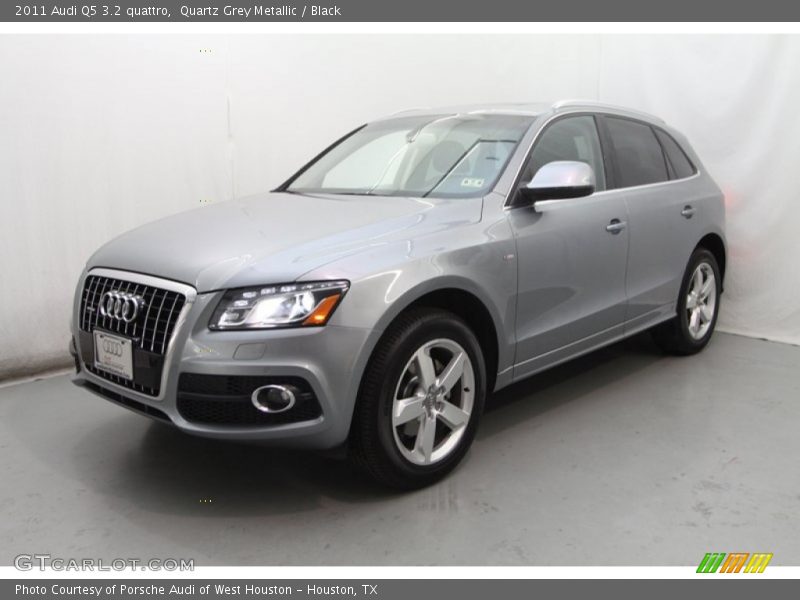 Quartz Grey Metallic / Black 2011 Audi Q5 3.2 quattro