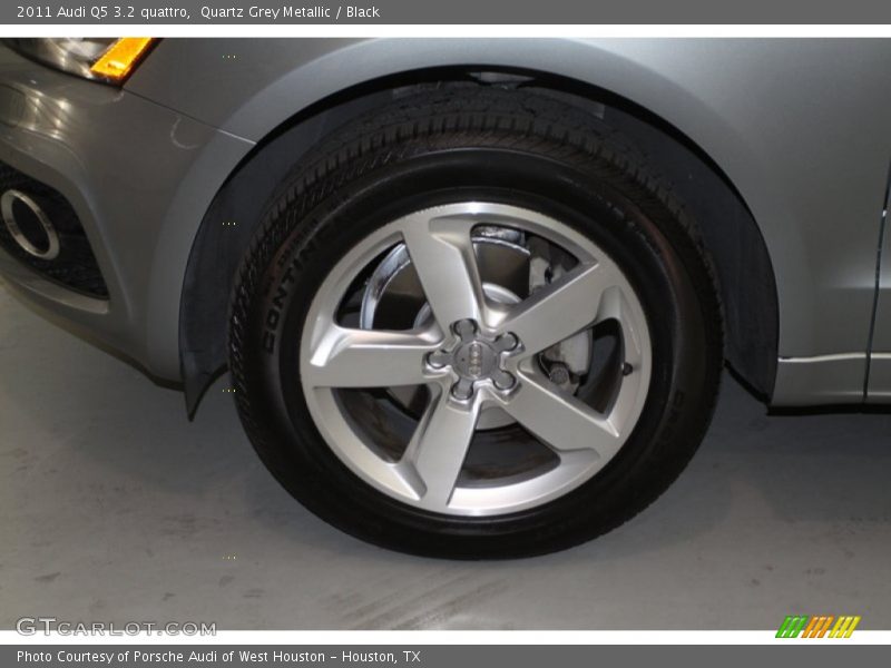 Quartz Grey Metallic / Black 2011 Audi Q5 3.2 quattro