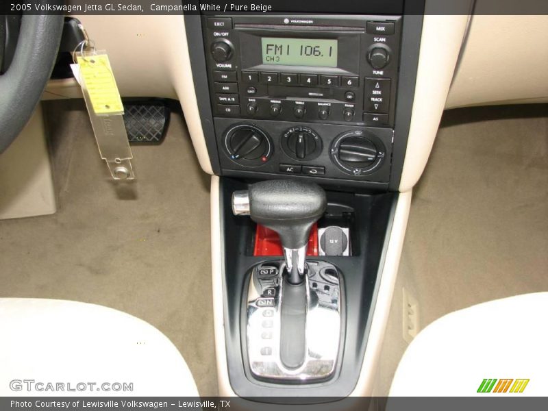 Campanella White / Pure Beige 2005 Volkswagen Jetta GL Sedan