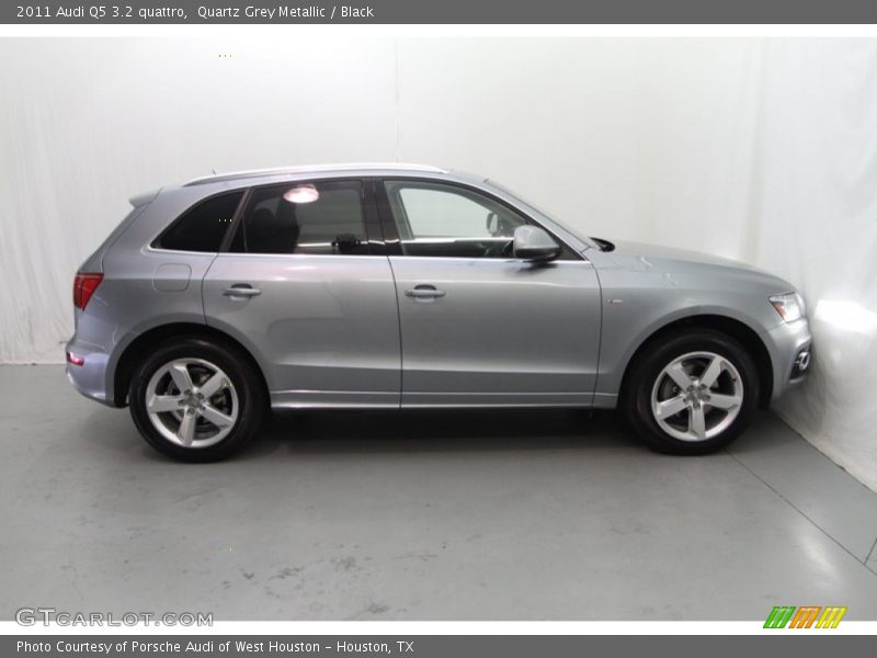 Quartz Grey Metallic / Black 2011 Audi Q5 3.2 quattro