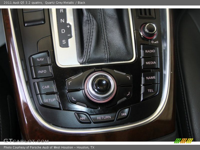 Quartz Grey Metallic / Black 2011 Audi Q5 3.2 quattro