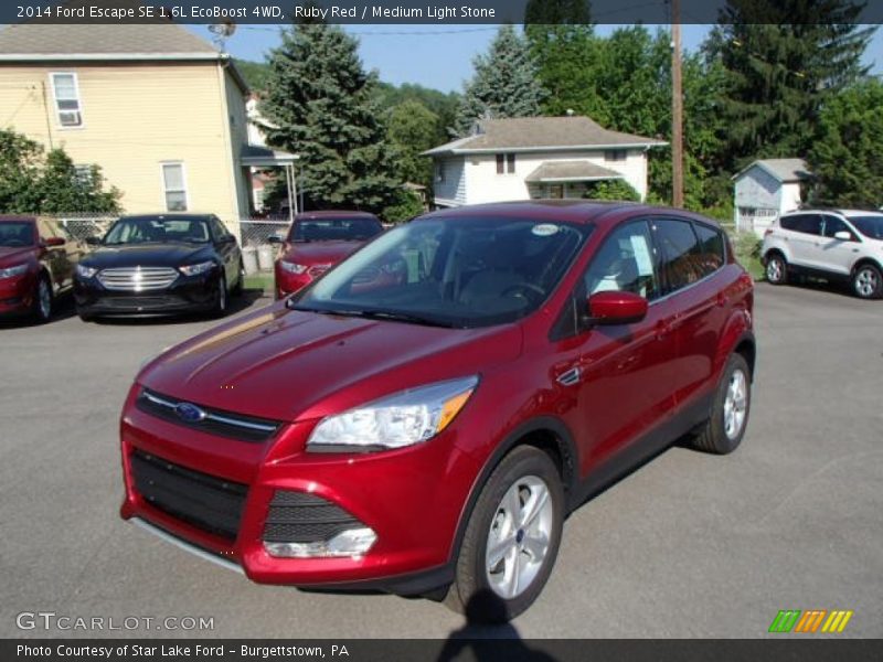 Front 3/4 View of 2014 Escape SE 1.6L EcoBoost 4WD