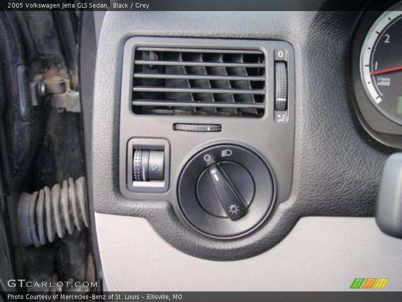Black / Grey 2005 Volkswagen Jetta GLS Sedan