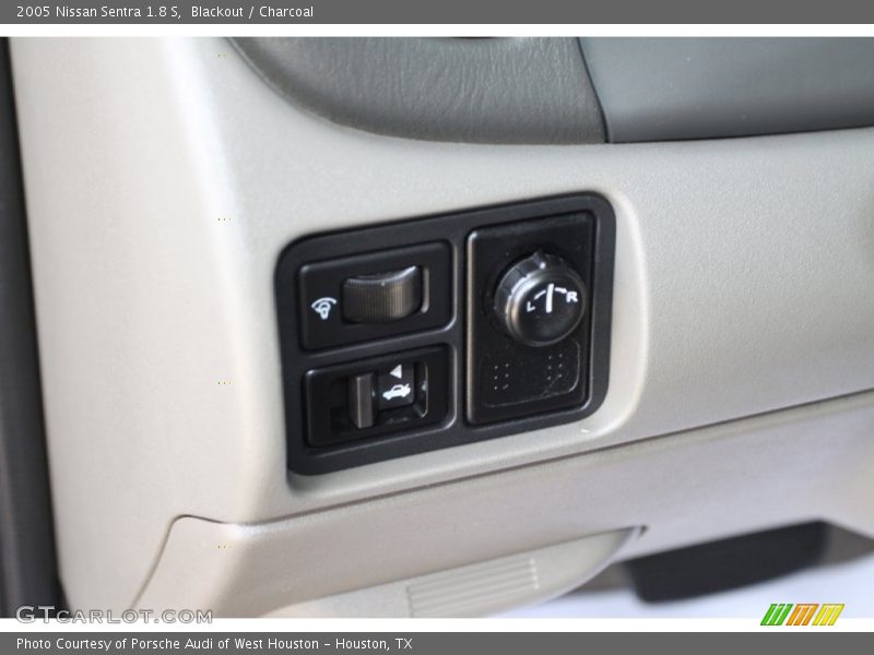 Blackout / Charcoal 2005 Nissan Sentra 1.8 S
