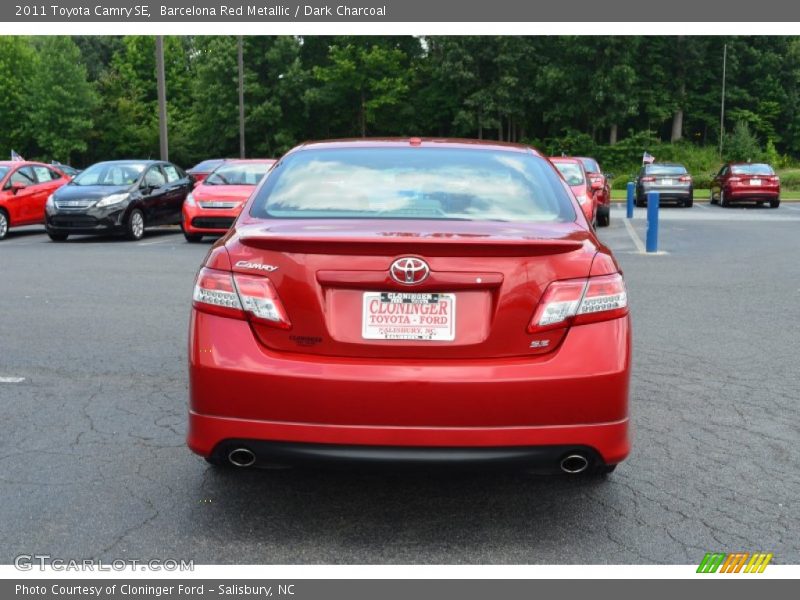 Barcelona Red Metallic / Dark Charcoal 2011 Toyota Camry SE