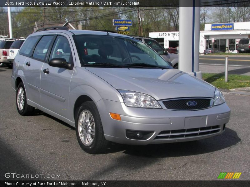 CD Silver Metallic / Dark Flint/Light Flint 2005 Ford Focus ZXW SES Wagon
