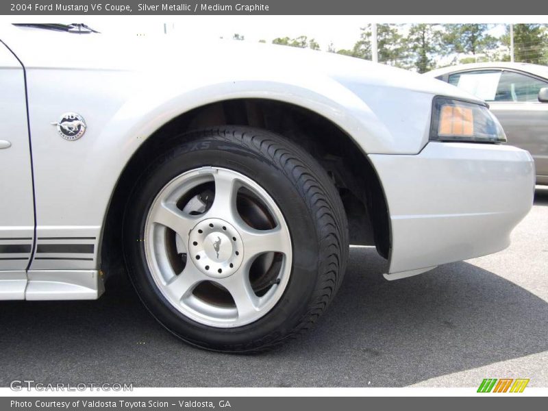 Silver Metallic / Medium Graphite 2004 Ford Mustang V6 Coupe