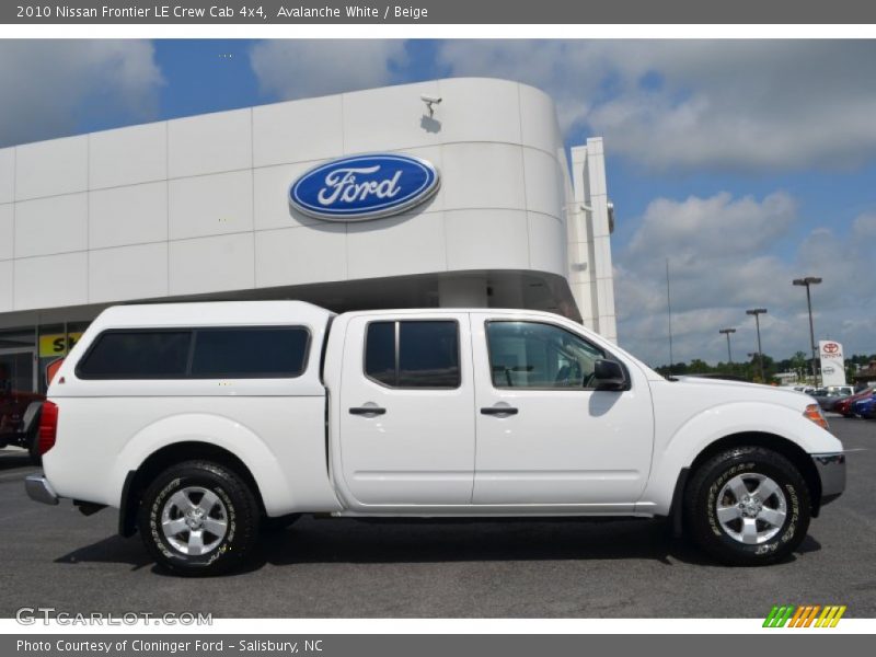 Avalanche White / Beige 2010 Nissan Frontier LE Crew Cab 4x4