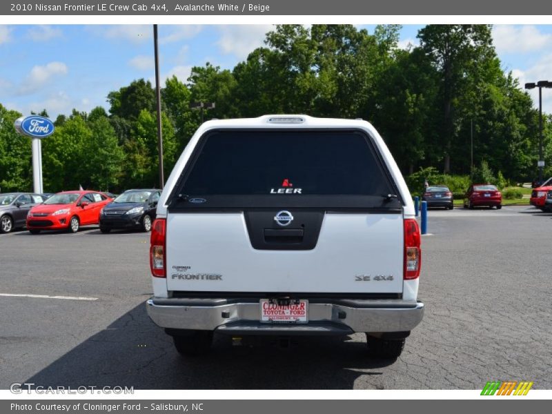 Avalanche White / Beige 2010 Nissan Frontier LE Crew Cab 4x4