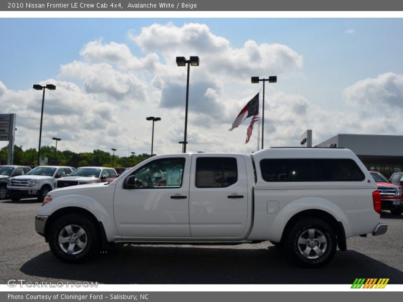 Avalanche White / Beige 2010 Nissan Frontier LE Crew Cab 4x4