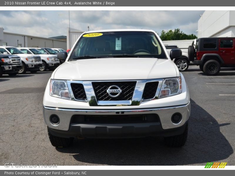 Avalanche White / Beige 2010 Nissan Frontier LE Crew Cab 4x4