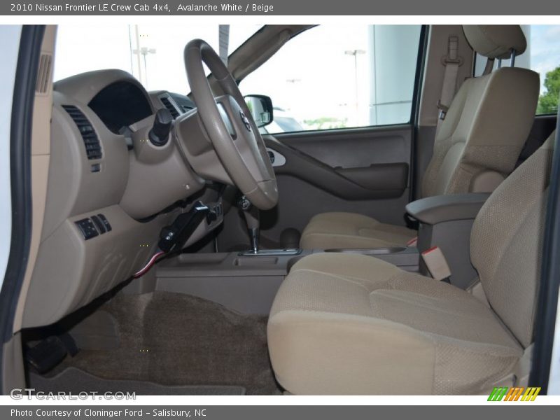 Avalanche White / Beige 2010 Nissan Frontier LE Crew Cab 4x4