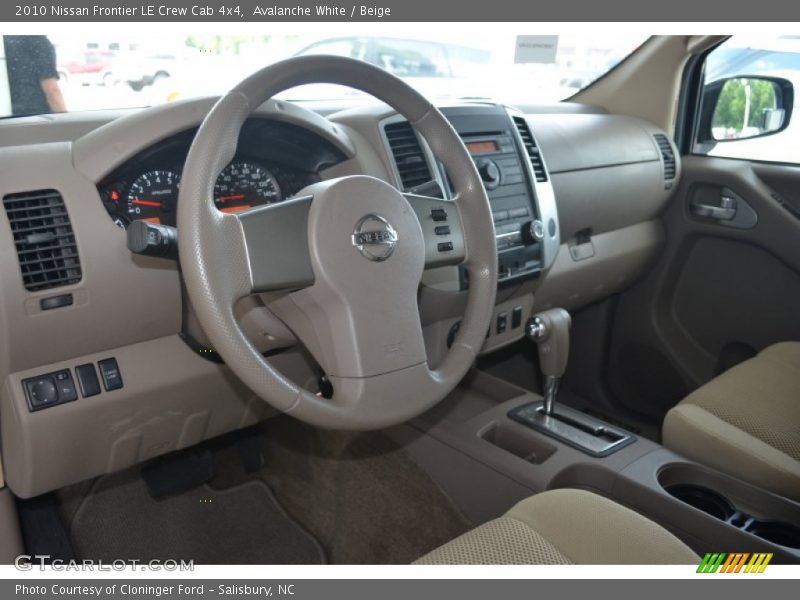Avalanche White / Beige 2010 Nissan Frontier LE Crew Cab 4x4