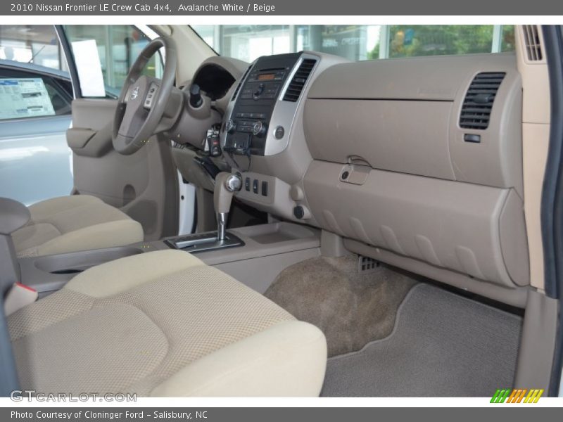 Avalanche White / Beige 2010 Nissan Frontier LE Crew Cab 4x4