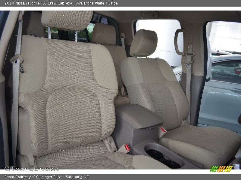 Avalanche White / Beige 2010 Nissan Frontier LE Crew Cab 4x4