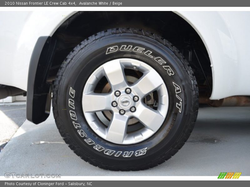 Avalanche White / Beige 2010 Nissan Frontier LE Crew Cab 4x4